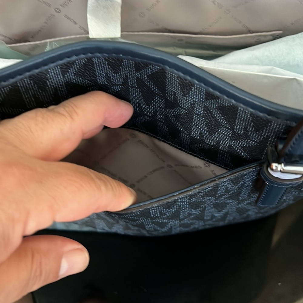 Mom ♥️…Michael Kors 100% original with tags. Never used. Gorgeous leather. - Picture 5 of 10